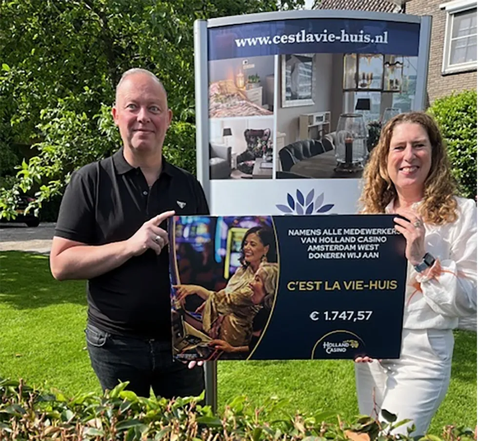 Medewerkers Holland Casino West steunen het C’est La Vie-Huis