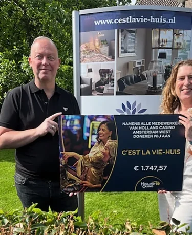Medewerkers Holland Casino West steunen het C’est La Vie-Huis